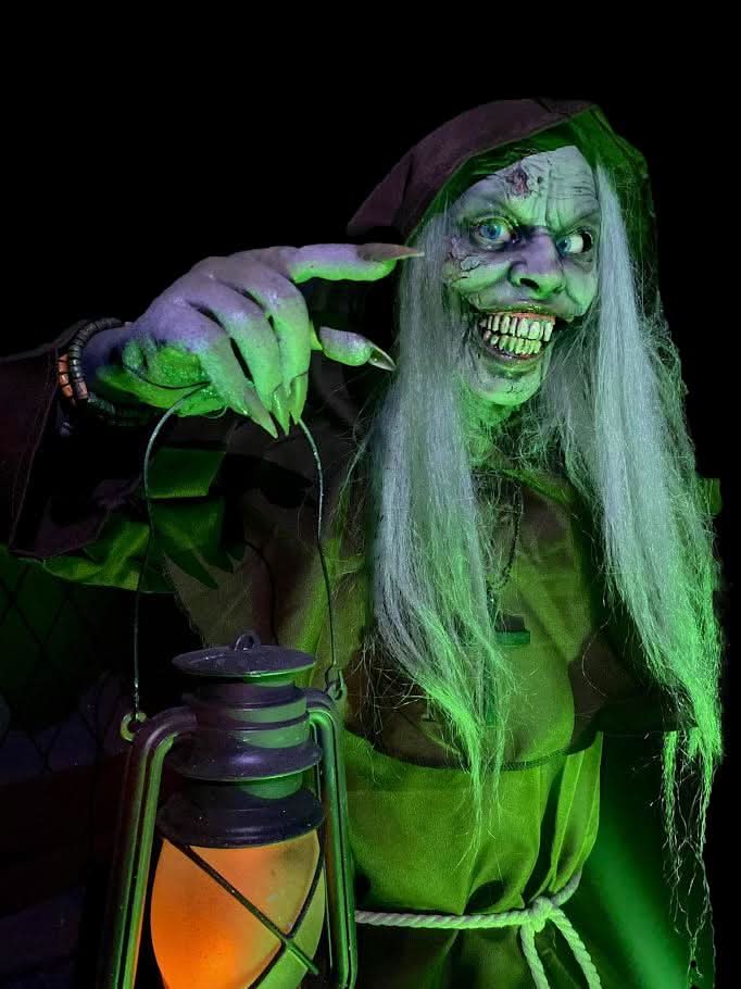 Curse of the Skull Witch Halloween Animatronic