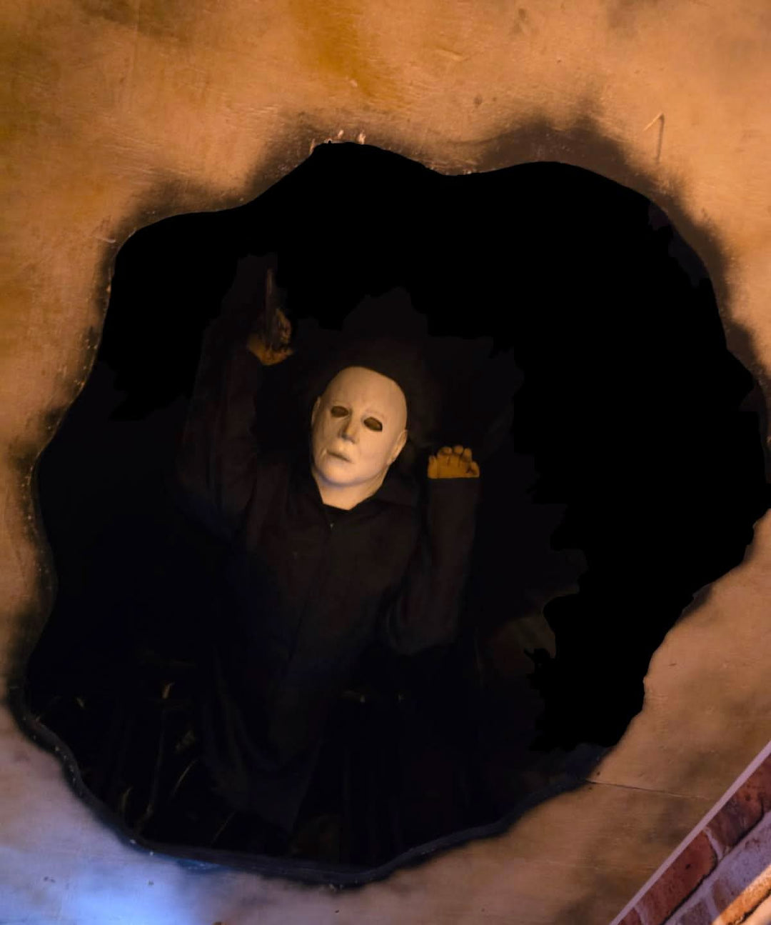 Killer Attic Attack Halloween Animatronic