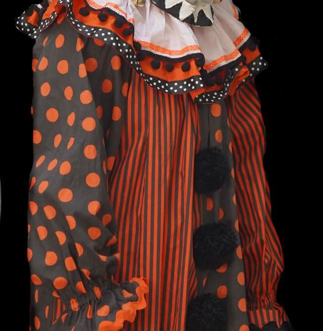 "Movie Clown Suit" in Orange Halloween Costume