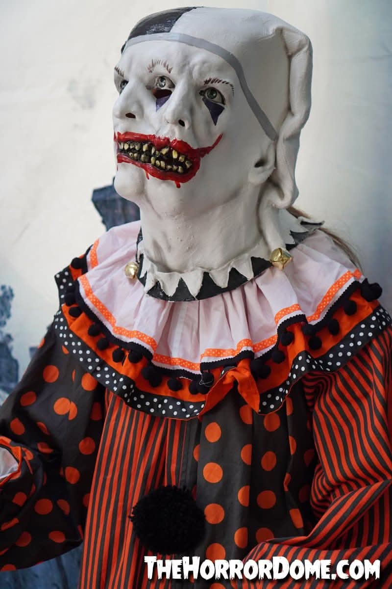 "Movie Clown Suit" in Orange Halloween Costume